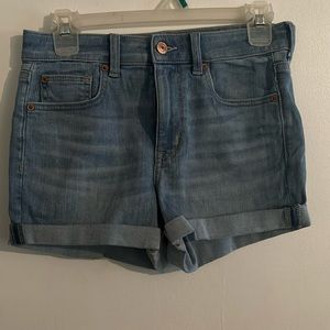 Light Wash American Eagle Super Hi-Rise Shortie Size 4